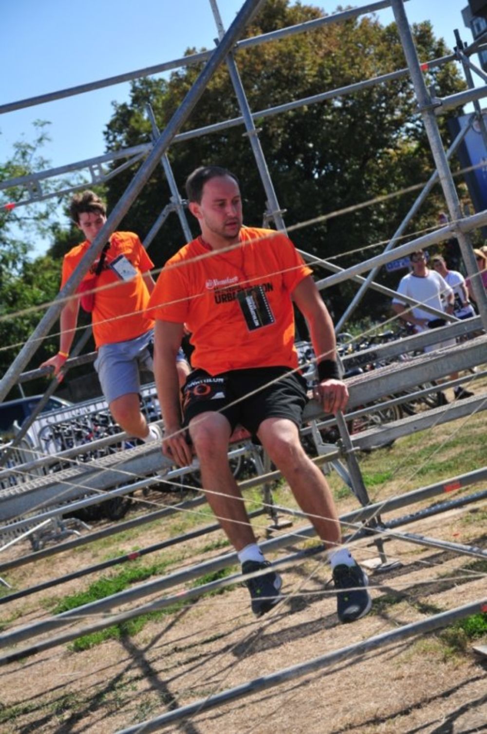 Veliki broj Beograđana oprobao se danas u nesvakidašnjoj urbanoj trci koja se održala u okviru Men’s Health Urbanathlon&Festivala, manifestacije koja spaja sport, avanturu, muziku i dobru zabavu. Jedinstvena gradska trka, koja se ove godine održala pod pok