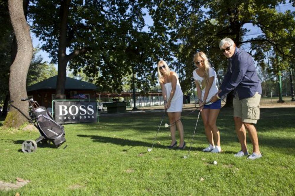 Treći Boss Store Beograd Golf Masters turnir održan je u Golf klubu na Adi Ciganliji, a u prijatnom ambijentnu za vreme sunčanog beogradskog vikenda svoje golf umeće pokazale su i ličnosti iz javnog života. Za vreme turnira predstavljena je i nova Hugo Boss ko