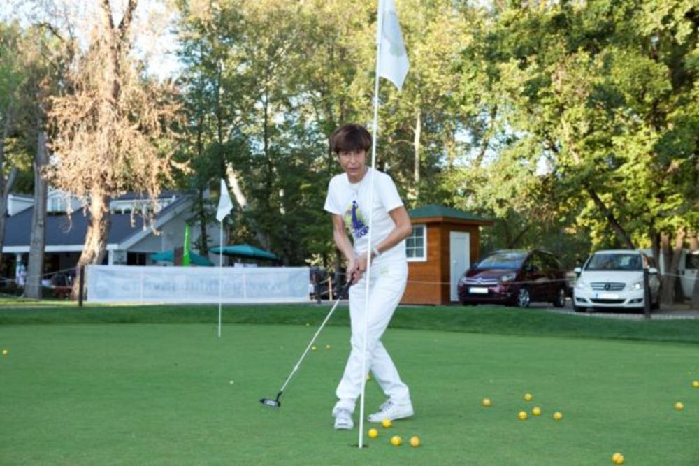 Treći Boss Store Beograd Golf Masters turnir održan je u Golf klubu na Adi Ciganliji, a u prijatnom ambijentnu za vreme sunčanog beogradskog vikenda svoje golf umeće pokazale su i ličnosti iz javnog života. Za vreme turnira predstavljena je i nova Hugo Boss ko