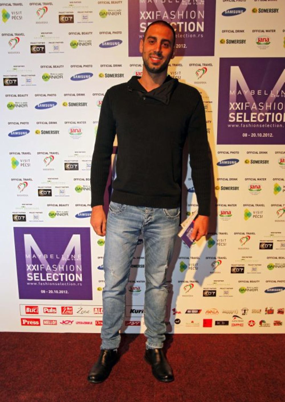 Kreatorka Marina Milovanović predstavila je na drugoj večeri 21. Maybelline Fashion Selectiona novu kolekciju svog brenda Rehab, namenjenu jakim i smelim ženama. Kolekcija je inspirisana pankom i ženskom seksualnošću. Crna boja je dominantna i kolekcija obiluj