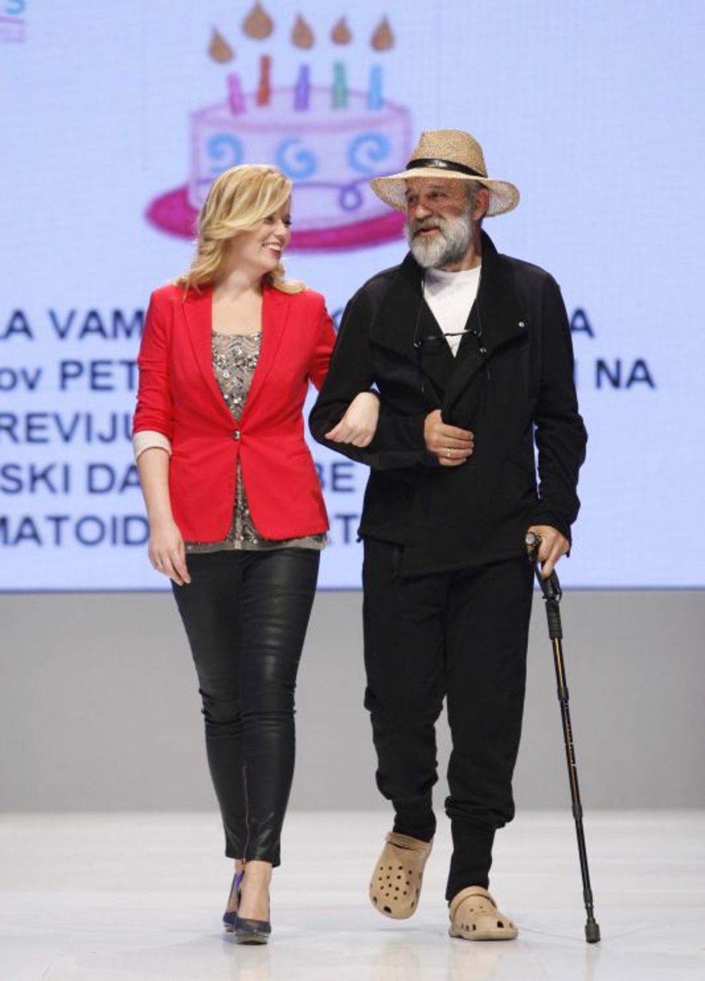 U susret svetskom danu borbe protiv artritisa, druge večeri 21. Maybelline Fashion Selectiona održana je i revija Pokreni se biće bolje, koju je modna agencija Select organizovala u saradnji sa Udruženjem obolelih protiv reumatoidnih bolesti i mladim dizajneri