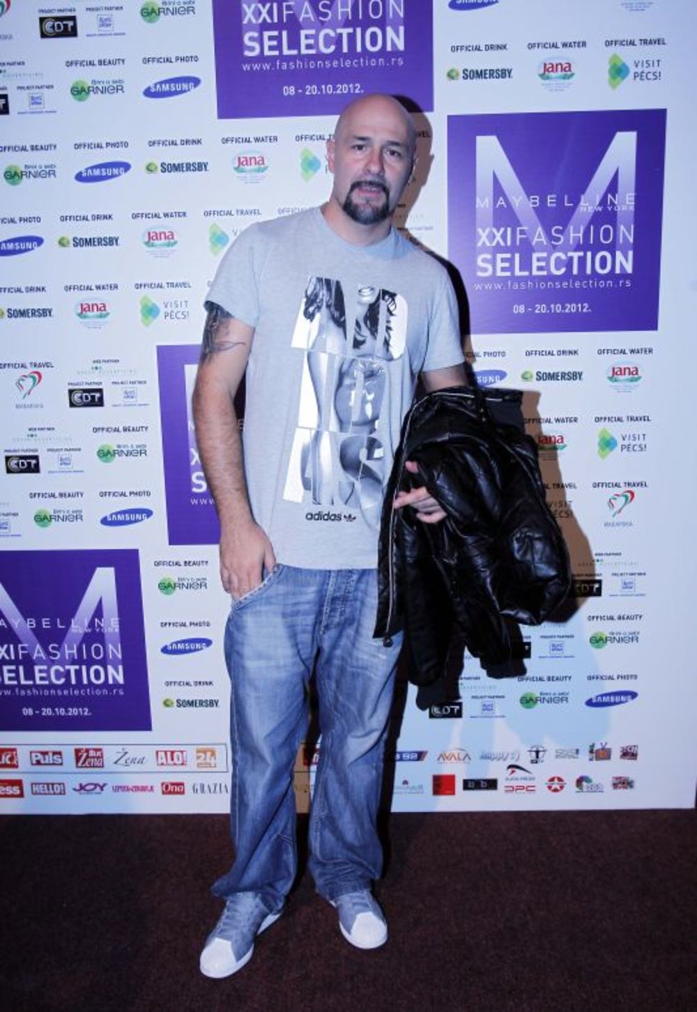 U susret svetskom danu borbe protiv artritisa, druge večeri 21. Maybelline Fashion Selectiona održana je i revija Pokreni se biće bolje, koju je modna agencija Select organizovala u saradnji sa Udruženjem obolelih protiv reumatoidnih bolesti i mladim dizajneri