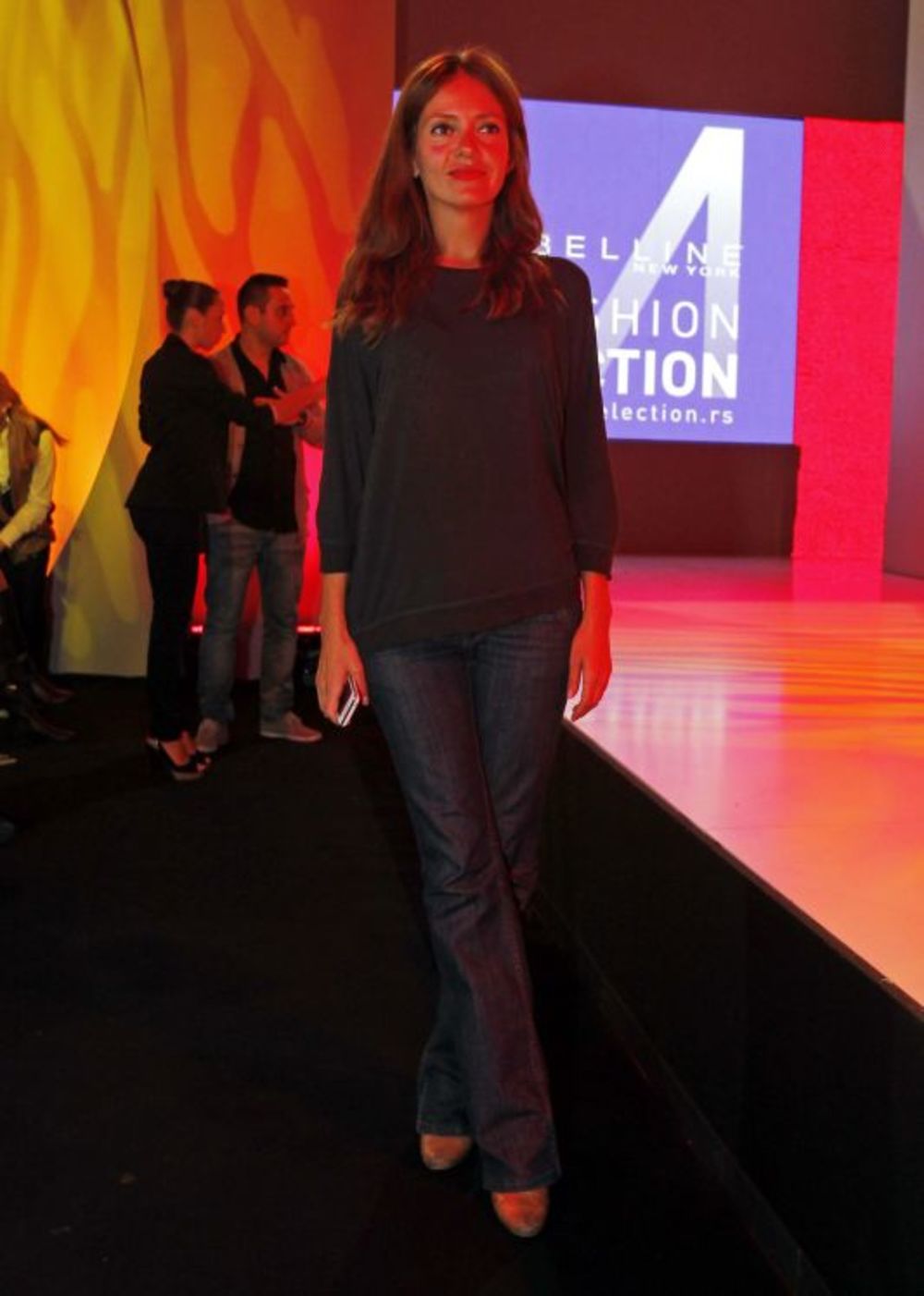 U susret svetskom danu borbe protiv artritisa, druge večeri 21. Maybelline Fashion Selectiona održana je i revija Pokreni se biće bolje, koju je modna agencija Select organizovala u saradnji sa Udruženjem obolelih protiv reumatoidnih bolesti i mladim dizajneri