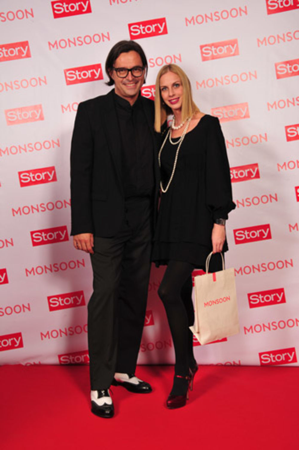 Magazin Story proslavlja sedmi rođendan. Tim povodom, kao i svake godine, organizovan je Story Party Celebrities Only, gde će mnoge poznate ličnosti uživati u nezaboravnoj večeri. Pogledajte ekskluzivne fotografije sa crvenog tepiha.