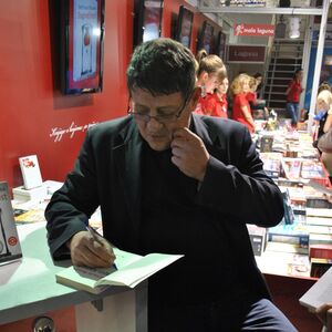 Svetislav Basara potpisivao novu knjigu