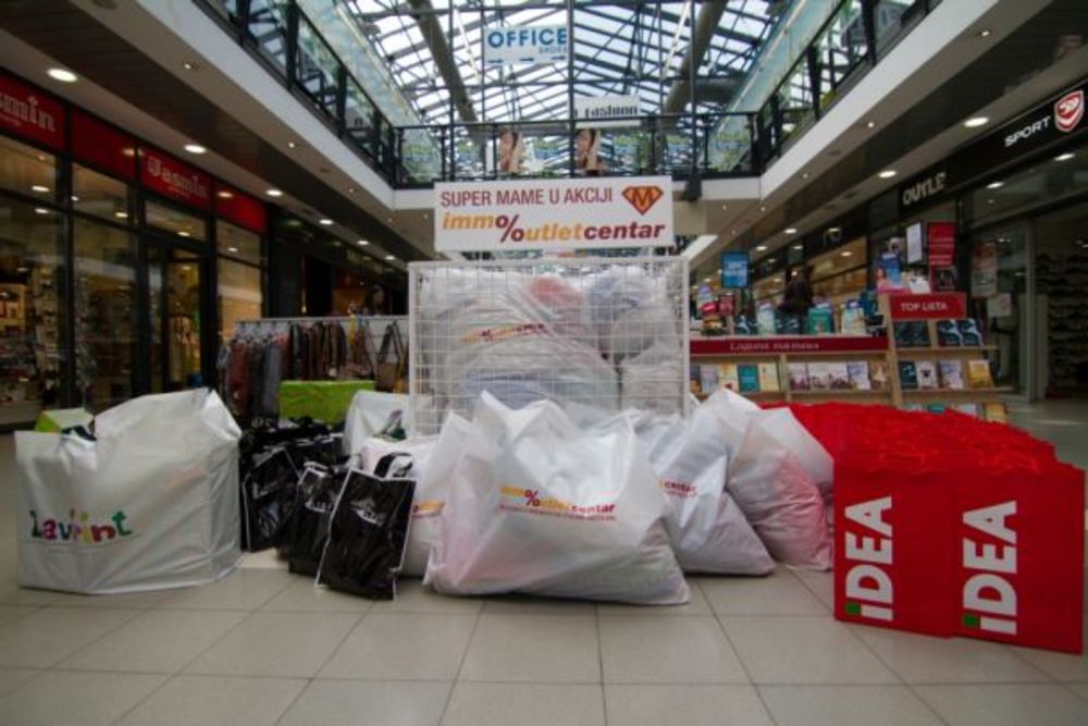 Immo Outlet Centar organizovao je po četvrti put, humanitarnu akciju Mame za mame, koja se bori za bolji život samohranih majki. U toku rođendanske kampanje koja je trajala od 22. septembra do 21. oktobra prikupljala su se sredstva za samohrane mame i njihovu