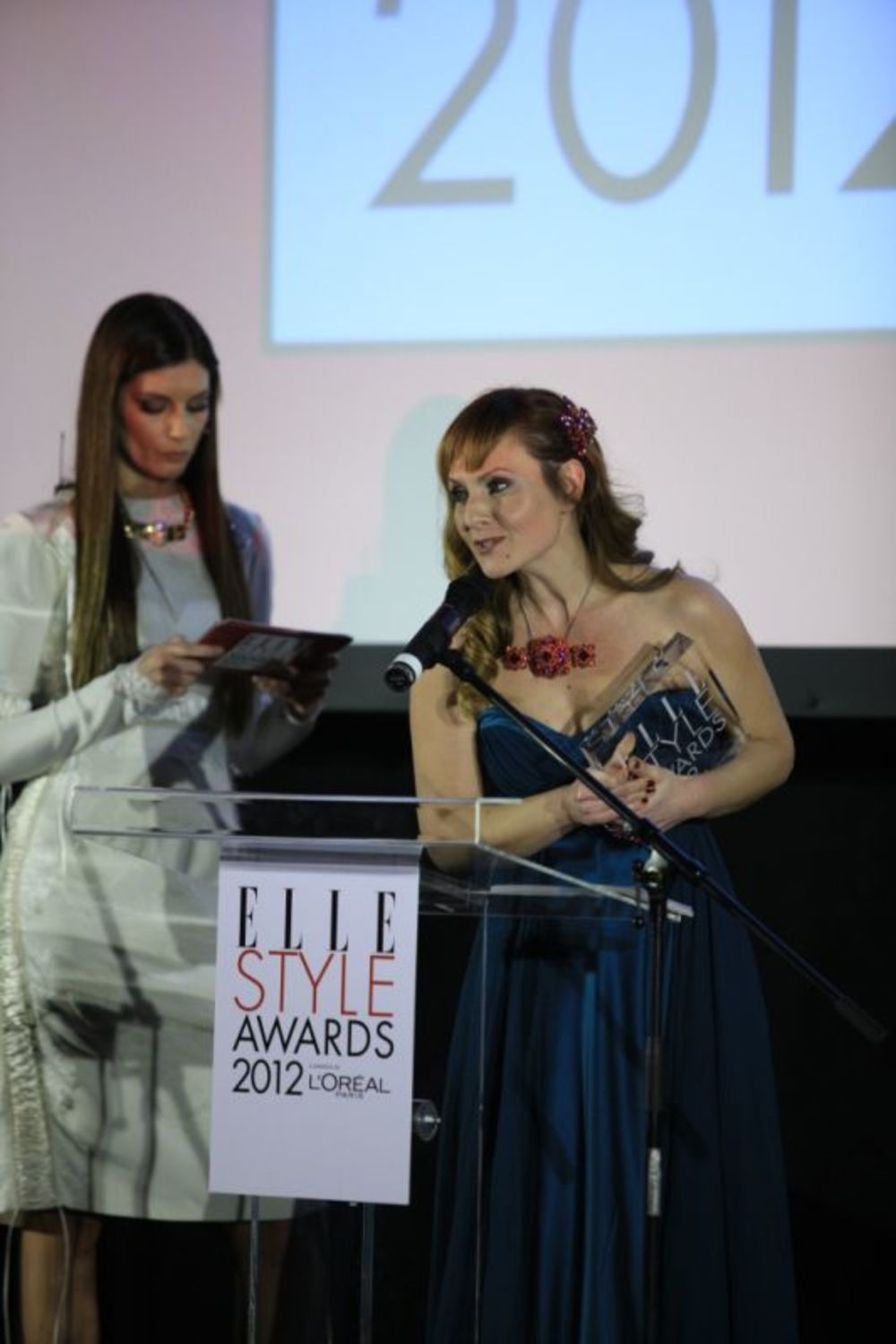 Magazin ELLE dodelio je prvi put u Srbiji renomirana svetska priznanja za prepoznatljiv stil - ELLE Style awards 2012, u saradnji sa L’Oréal Paris. U ekskluzivnoj sali Jugoslovenske kinoteke, koja je premijerno otvorena, ELLE Style awards 2012 dodeljene su naj