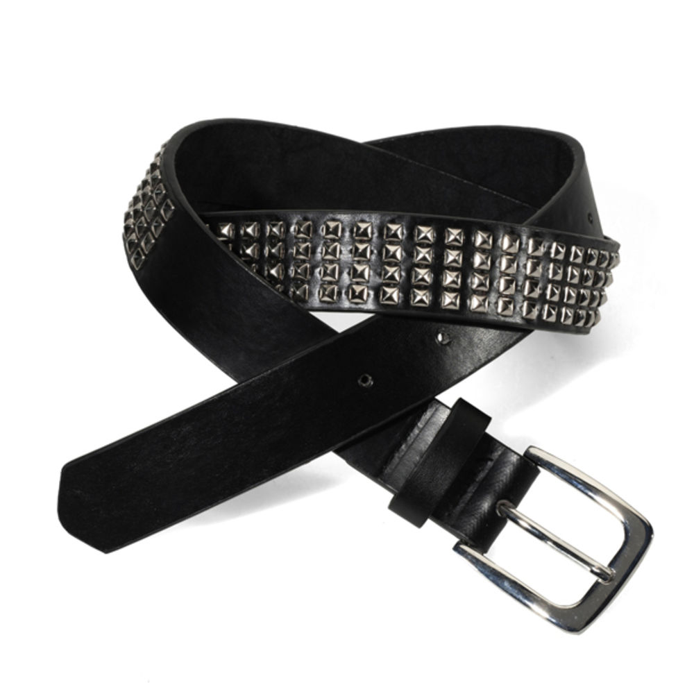 Retro stil odlikuje velika doza buntovnosti, ali i seksepila skrivenog iza lepršavog stajlinga. Preporuke vam daje naš stilista Ivana Rabrenović