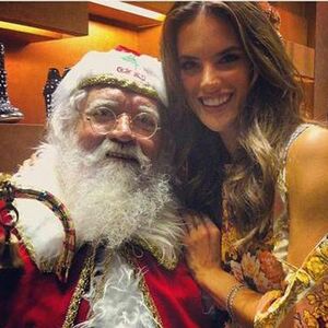 Alesandra Ambrosio: Anđeo sa Deda Mrazom