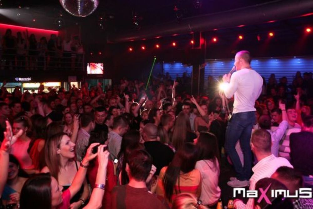 Club Maximus u Smederevu bio je mali da primi sve koji su želeli da dođu na nastup Saše Kovačevića koji je napravio fantastičnu atmosferu. Šarmantni pevač pevao je pred više od hiljadu ljudi a opšte oduševljenje izazvala je pesma Kako posle nas, koju je publik