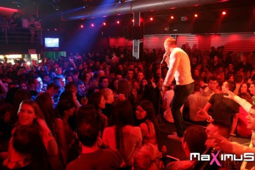 Club Maximus u Smederevu bio je mali da primi sve koji su želeli da dođu na nastup Saše Kovačevića koji je napravio fantastičnu atmosferu. Šarmantni pevač pevao je pred više od hiljadu ljudi a opšte oduševljenje izazvala je pesma Kako posle nas, koju je publik