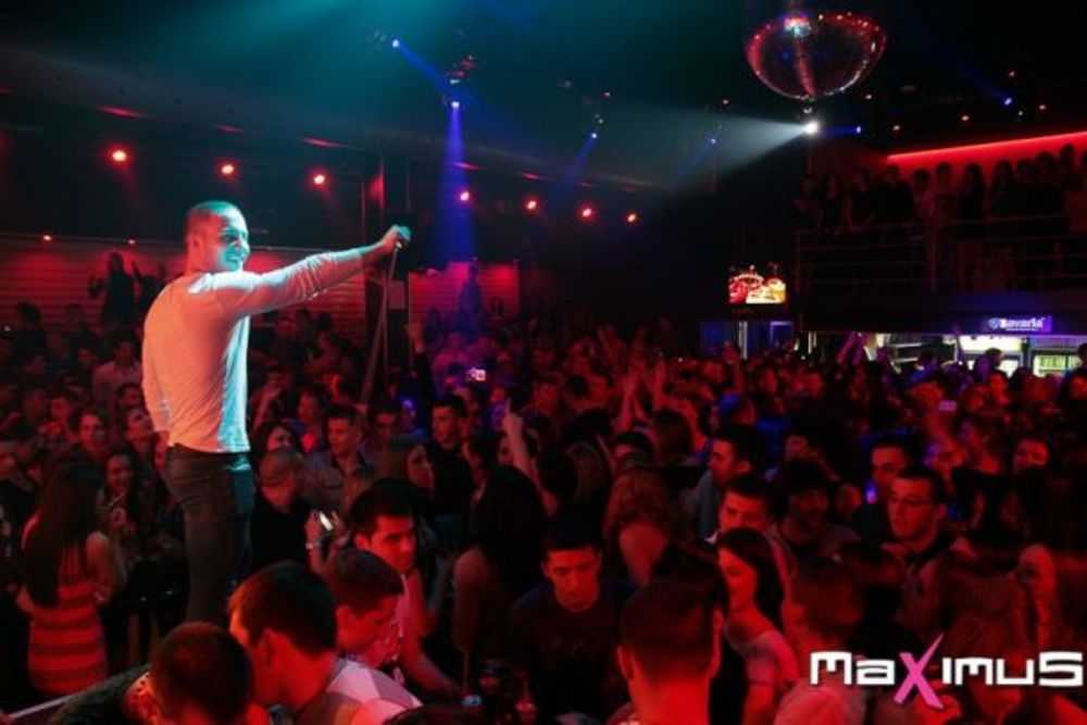 Club Maximus u Smederevu bio je mali da primi sve koji su želeli da dođu na nastup Saše Kovačevića koji je napravio fantastičnu atmosferu. Šarmantni pevač pevao je pred više od hiljadu ljudi a opšte oduševljenje izazvala je pesma Kako posle nas, koju je publik