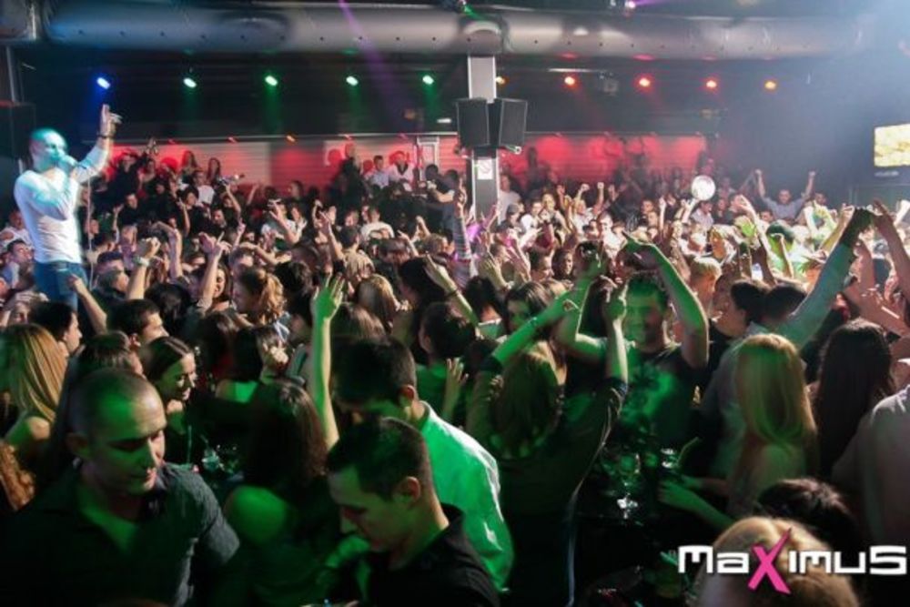 Club Maximus u Smederevu bio je mali da primi sve koji su želeli da dođu na nastup Saše Kovačevića koji je napravio fantastičnu atmosferu. Šarmantni pevač pevao je pred više od hiljadu ljudi a opšte oduševljenje izazvala je pesma Kako posle nas, koju je publik