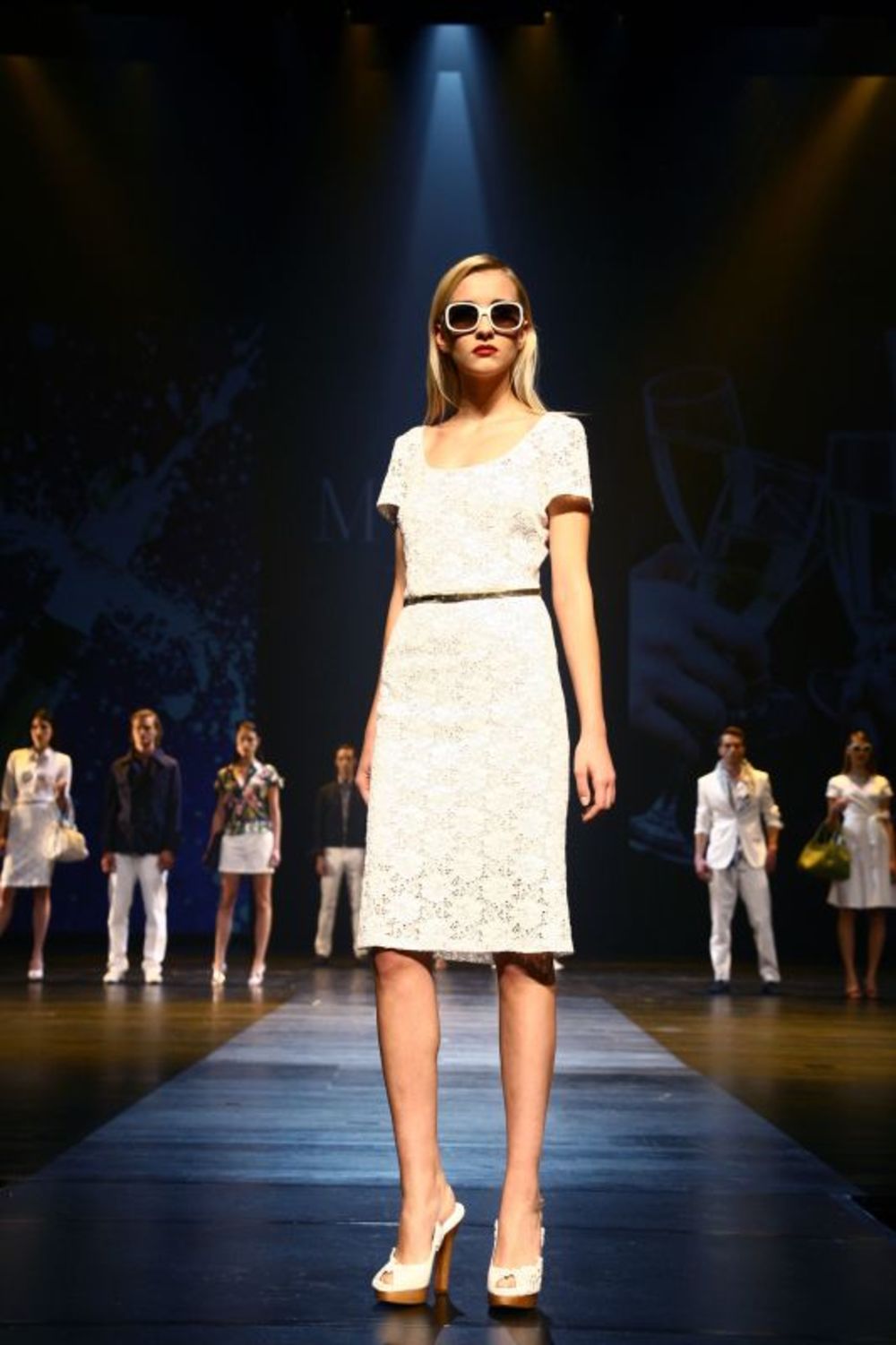 Modna kuća Mura otkrila je svoj novi izgled i  na modnoj pisti obnovljene ljubljanske Opere, osvežena novim logotipom, predstavila novu prolećno – letnju kolekciju.  Odvažne i dinamične kreacije izražavale su sofisticiranost, eleganciju i novi značaj. Trendovi