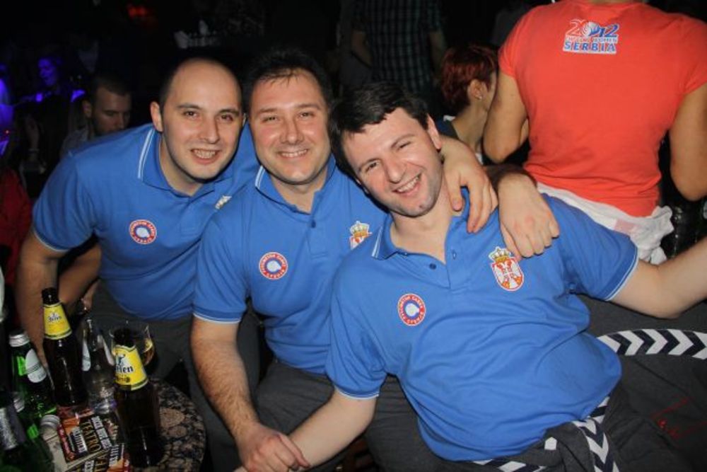 Rukometašice Srbije proslavile su u nedelju uveče veliki uspeh na Evropskom prvenstvu u beogradskom klubu Teatru. Cela reprezentacija zajedno sa stručnim štabom uživala je u sjajnoj atmosferi u okviru Večeri sportista u pomenutom klubu.
U toku večeri rukometa