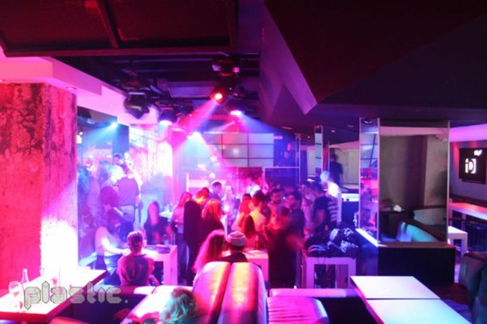 Story Vas ove godine vodi na najlepše dočeke Nove Godine u Beogradu. Sve što treba da uradite je da napišete kreativnu čestitku i na originalan način čestitate Story-ju Novu Godinu. Svakog petka biće objavljene najkreativnije čestitke na našem sajtu, koje će o