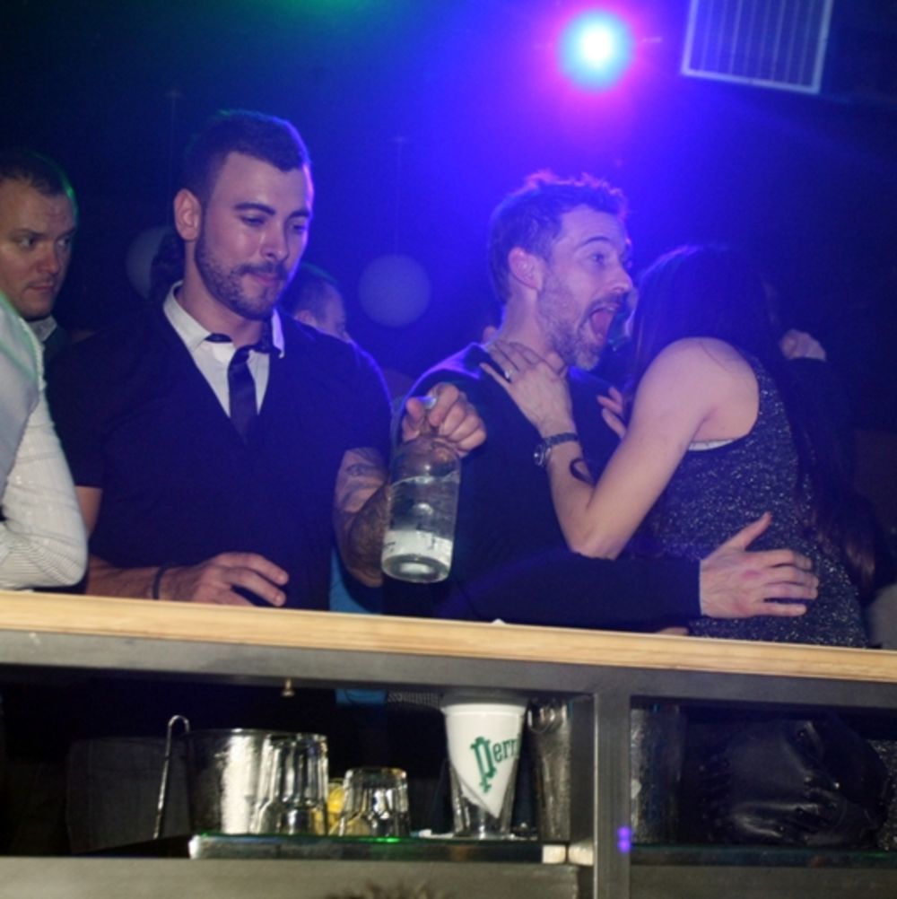 U jednoj od poslednjih klupskih večeri u 2012. godini, u beogradskom klubu Magacin nastupio je Alegro bend. U diskoteci je vladala vrela atmosfera, a u separeima su viđene i mnoge poznate ličnosti. Glumica Marija Karan bila je u društvu prijatelja, kaskadera U