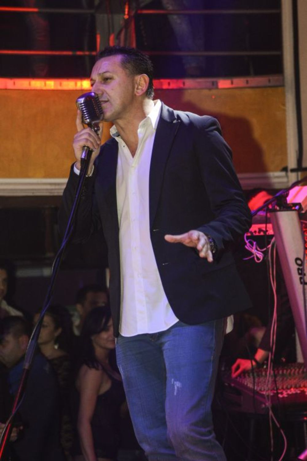 Najpopularniji crnogorski pevač, Šako Polumenta nastupio je prvi put u 2013 godini u Beogradu, i to u najvećem prestoničkom klubu Teatro. Ogromna gužva kako u klubu tako i ispred kluba bila je dovoljan pokazatelj koliko je ovaj pevač popularan i tražen. Šako s