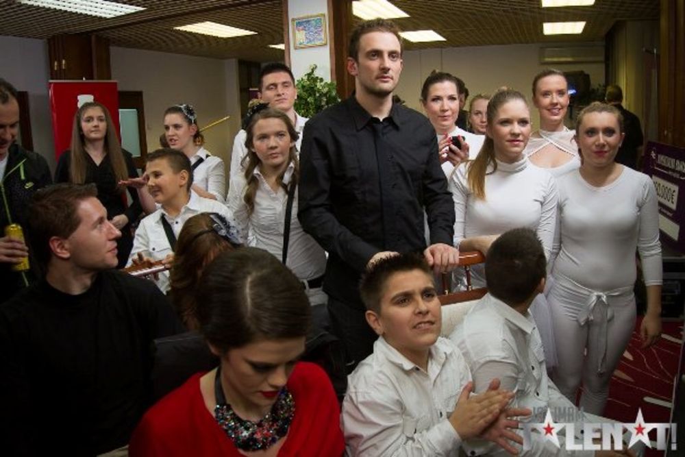 U nedelju 20. januara održana je prvo polufinale takmičenja za Prvi glas Srbije, a prolazak u finale četvrtog ciklusa izborili su harmonikaši iz Republike Srspke i Katarina Kovačević iz Negotina. Pogledajte kakva je atmosfera vladala tokom prve polufinalne več