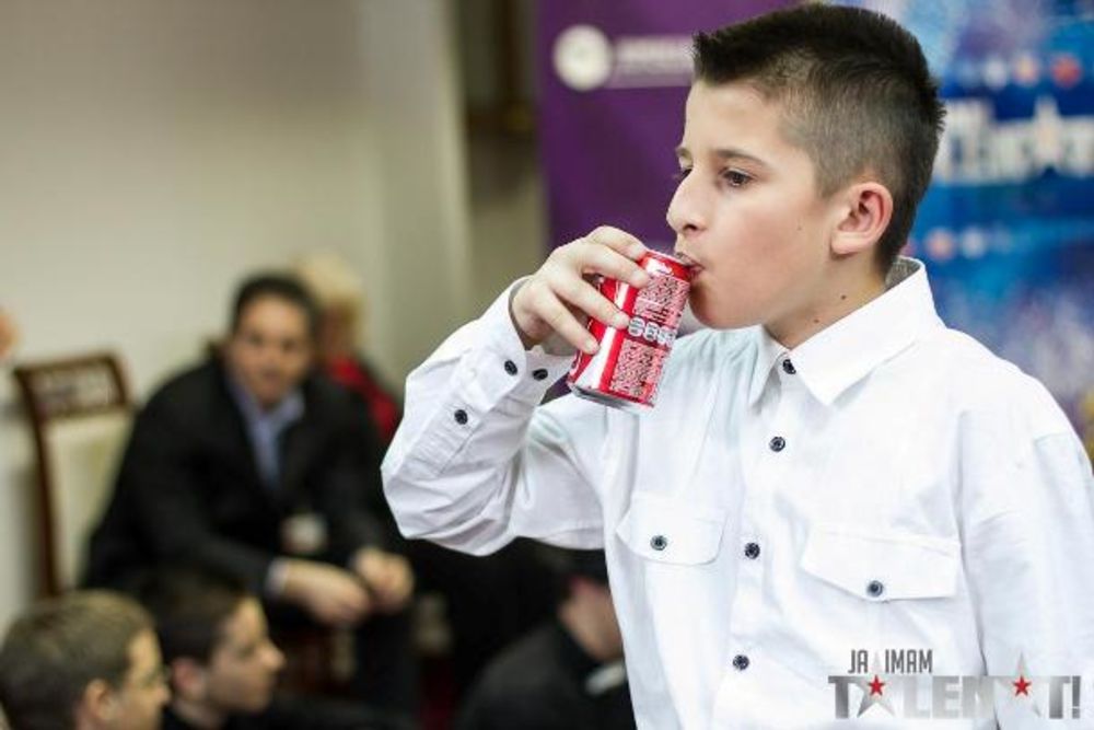 U nedelju 20. januara održana je prvo polufinale takmičenja za Prvi glas Srbije, a prolazak u finale četvrtog ciklusa izborili su harmonikaši iz Republike Srspke i Katarina Kovačević iz Negotina. Pogledajte kakva je atmosfera vladala tokom prve polufinalne več