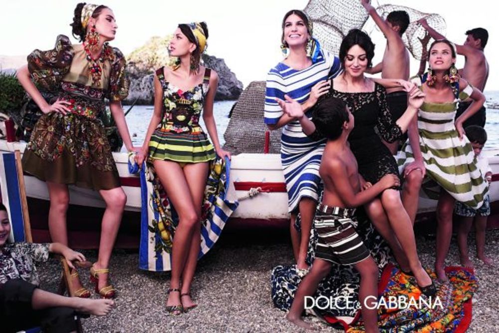 Zanosna glumica Monika Beluči (48) fotografisala se za novu kampanju modnog brenda D&G, za kolekciju proleće/leto 2013. godine.