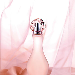 Novi parfem iz Avona: Odraz ženske kože