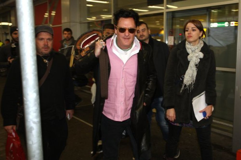 Holivudski glumac Majkl Medsen stigao je danas posle podne u Beograd, gde su ga sačekali njegovi domaćini - ekipa FEST-a i magazina Story. Pogledajte fotografije s aerodroma.