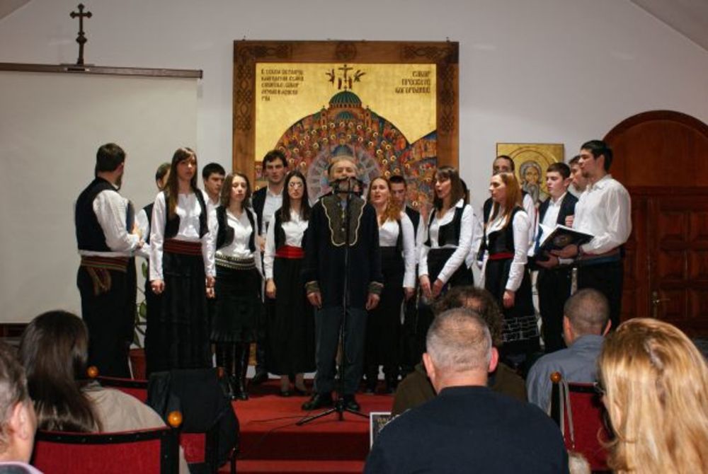 Proteklog vikenda održana je još jedna u nizu promocija CD-a muzičkog sastava Stupovi pod naslovom ,Obnovimo sebe-Podignimo Stupove. Događaj je održan u parohiskom domu crkve Sv.Aleksandar Nevski u Beogradu na Dorćolu. Za sve aranžmane na CD-u je zaslužan Andr