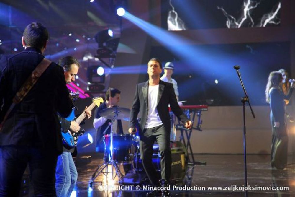 Pop muzičar Željko Joksimović snimio je sa igračicama pole dance-a nastup za numeru Ludak kao jao za potrebe novog izdanje emisije Vip Room koja je na programu televizije Pink u nedelju u večernjem terminu.