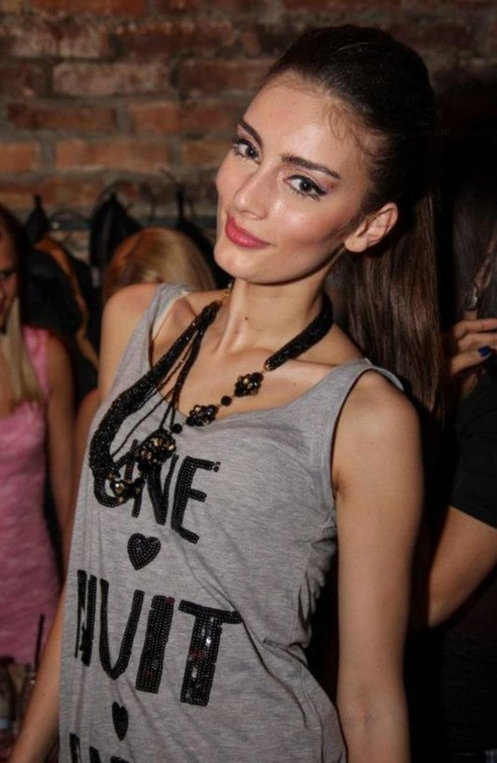 Protekli vikend, kada su prestoničke žurke u pitanju, obeležio je odličan provod u popularnoj kafani Stara pesma. Iako se uvertira odigrala već u sredu, odličnu zabavu u četvrtak napravio je Milan Mitrović, a žurke koje su usledile pamtiće se dugo. U pravoj ka