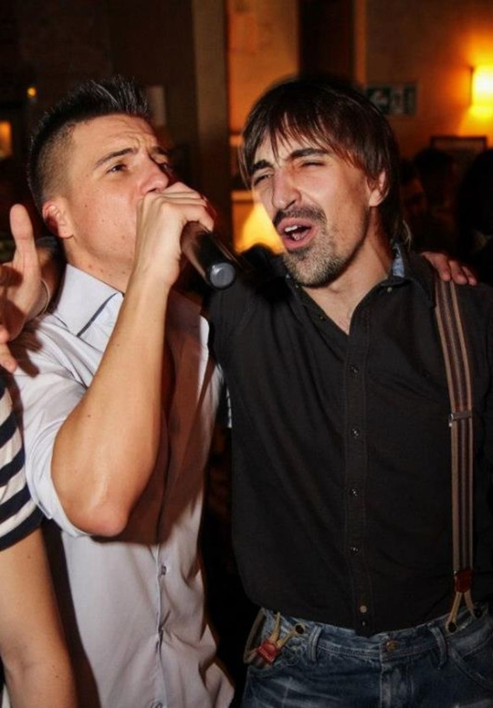 Protekli vikend, kada su prestoničke žurke u pitanju, obeležio je odličan provod u popularnoj kafani Stara pesma. Iako se uvertira odigrala već u sredu, odličnu zabavu u četvrtak napravio je Milan Mitrović, a žurke koje su usledile pamtiće se dugo. U pravoj ka