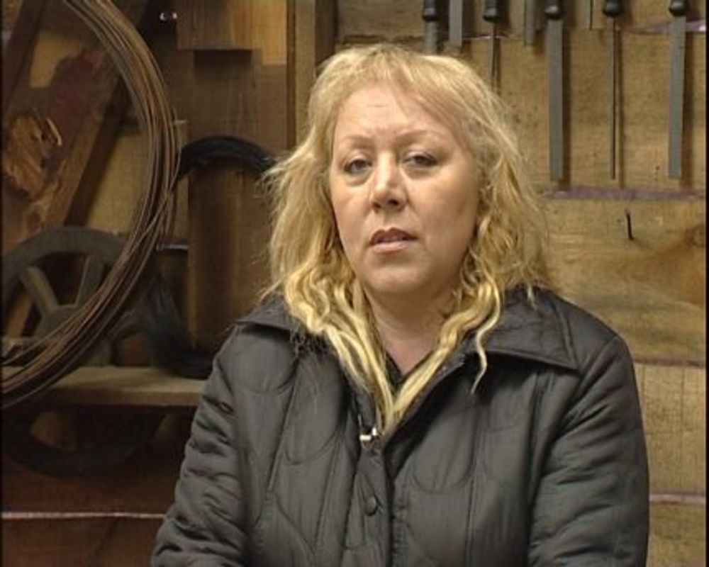 Tokom drugog dana Farme, reper Sha je rešio da sazna nešto više o svojim kolegama pa je tako prvo šaputao sa Ljubom, a zatim su, pošto ih je Miki Mećava upozorio, komunicirali pišući po stolu. Sha je ogovaranje nastavio u spavaćoj sobi sa Filipom Mitrovićem i