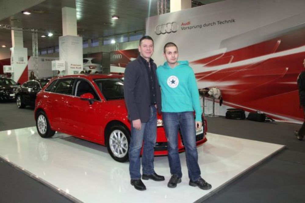 Brend Audi organizovao je nesvakidašnje druženje na 51. Međunarodnom sajmu automobila u Beogradu povodom promovisanja najnovijeg modela “Audi A3 Sportback”, koji je predstavio poznati kantautor i dugogodišnji prijatelj kompanije Audi, Vlado Georgiev. Nakon pre