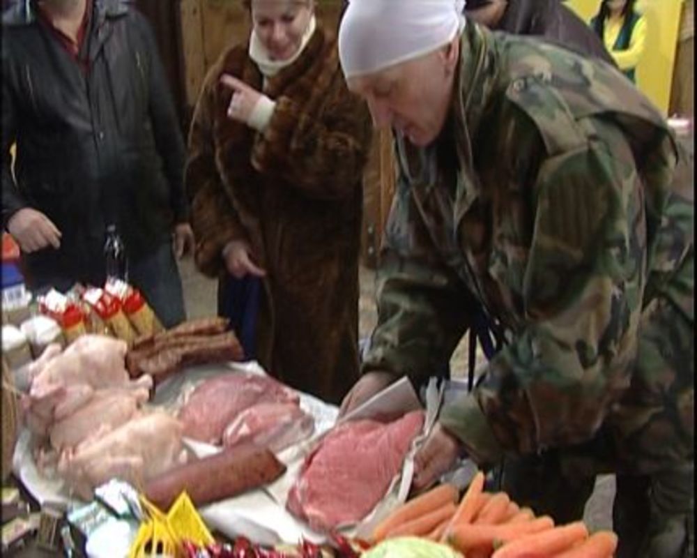 Svađa je počela bezazleno i to od ranog jutra, oko poslova pranja suđa i korišćenja toaleta, da bi zatim eskalirala u međusobno ruganje i preispitivanje karijera. Počelo je ispred kupatila, a završilo se u trpezariji. S druge strane, Stanija na svoj načn pokuš