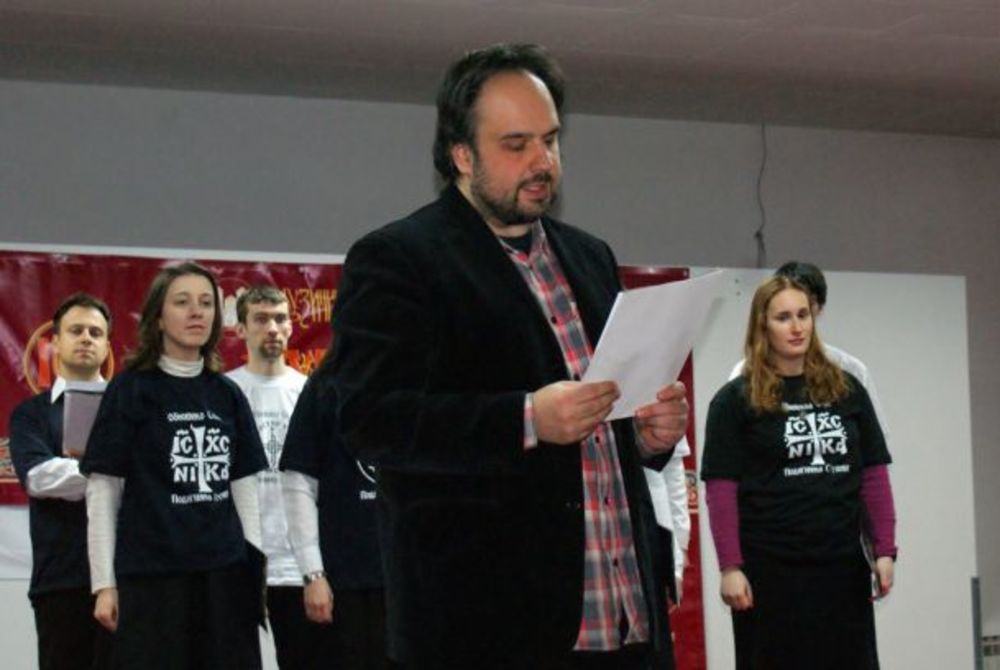 Muzički sastav Stupovi održao je dve promocije svog poslednjeg CD i DVD izdanja, a na ovim događajim prisutne su bile i ličnosti iz javnog života. Povodom svetskog dana studenata, koji se širom planete obeležava četvrtog aprila. Stupovi su u studentskom domu K