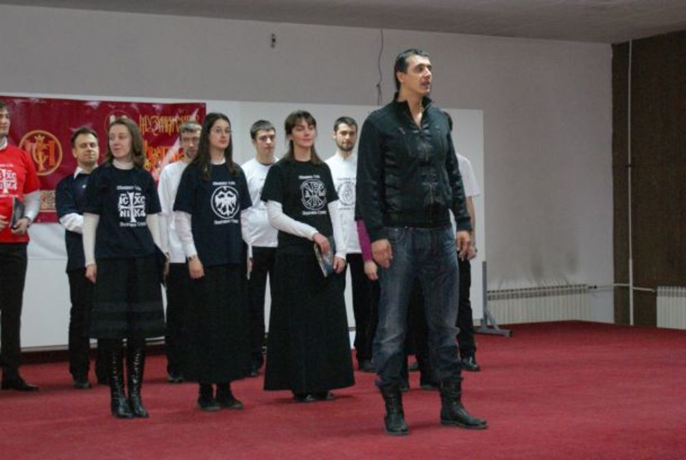 Muzički sastav Stupovi održao je dve promocije svog poslednjeg CD i DVD izdanja, a na ovim događajim prisutne su bile i ličnosti iz javnog života. Povodom svetskog dana studenata, koji se širom planete obeležava četvrtog aprila. Stupovi su u studentskom domu K