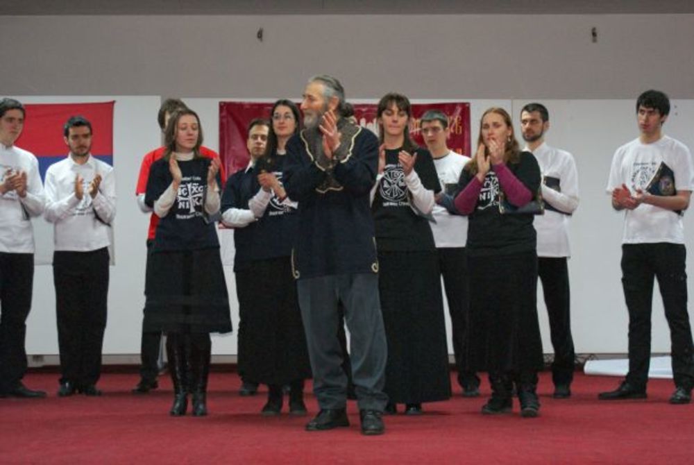 Muzički sastav Stupovi održao je dve promocije svog poslednjeg CD i DVD izdanja, a na ovim događajim prisutne su bile i ličnosti iz javnog života. Povodom svetskog dana studenata, koji se širom planete obeležava četvrtog aprila. Stupovi su u studentskom domu K