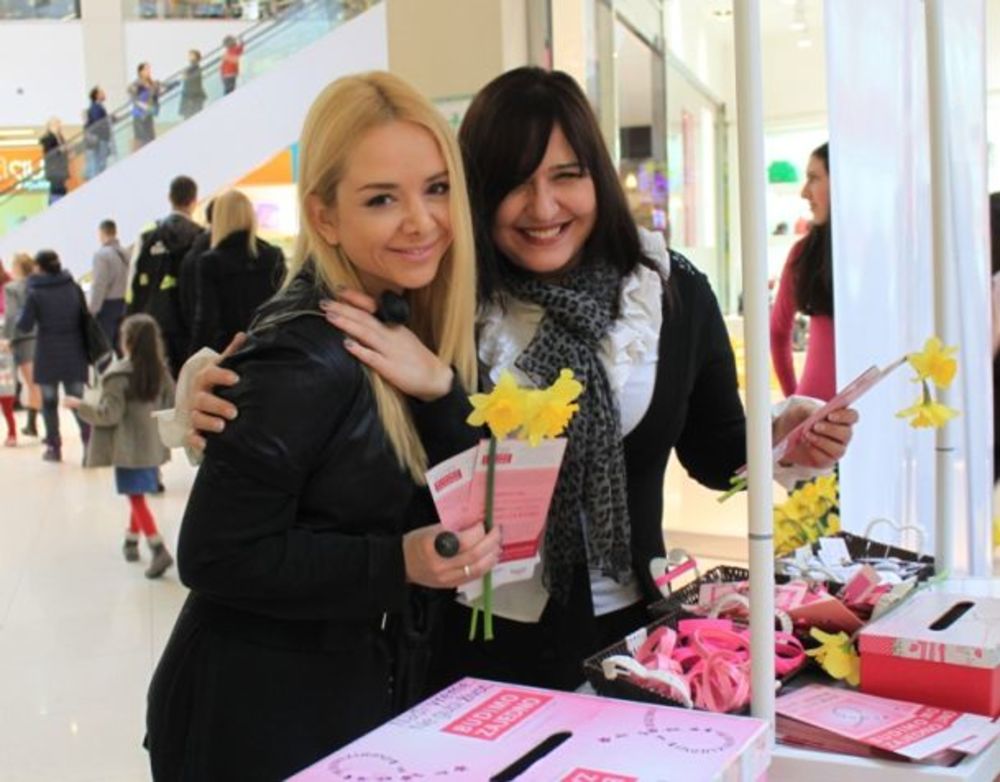 Povodom obelezavanja Svetskog dana zdravlja, u šoping-molu Delta City je u subotu, šestog aprila organizovana akcija Dan zutih narcisa, koja je bila posvećena edukovanju žena u vezi sa rakom dojke. Akciju su podržale brojne poznate ličnosti, među koima su Ana