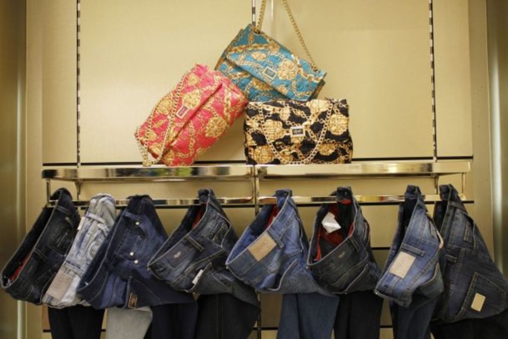 Beogradski Fashion Company nedavno je otvorio prodavnicu poznatog italijanskog brenda LIU JO, čije je zaštitno lice britanski supermodel Kejt Mos. Radnja se nalazi u poznatom shopping centru JOCKER mall i uređena je u skladu sa najmodernijim standardima. Na sv