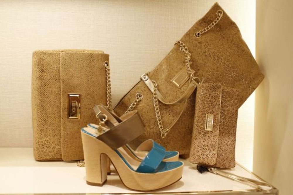 Beogradski Fashion Company nedavno je otvorio prodavnicu poznatog italijanskog brenda LIU JO, čije je zaštitno lice britanski supermodel Kejt Mos. Radnja se nalazi u poznatom shopping centru JOCKER mall i uređena je u skladu sa najmodernijim standardima. Na sv