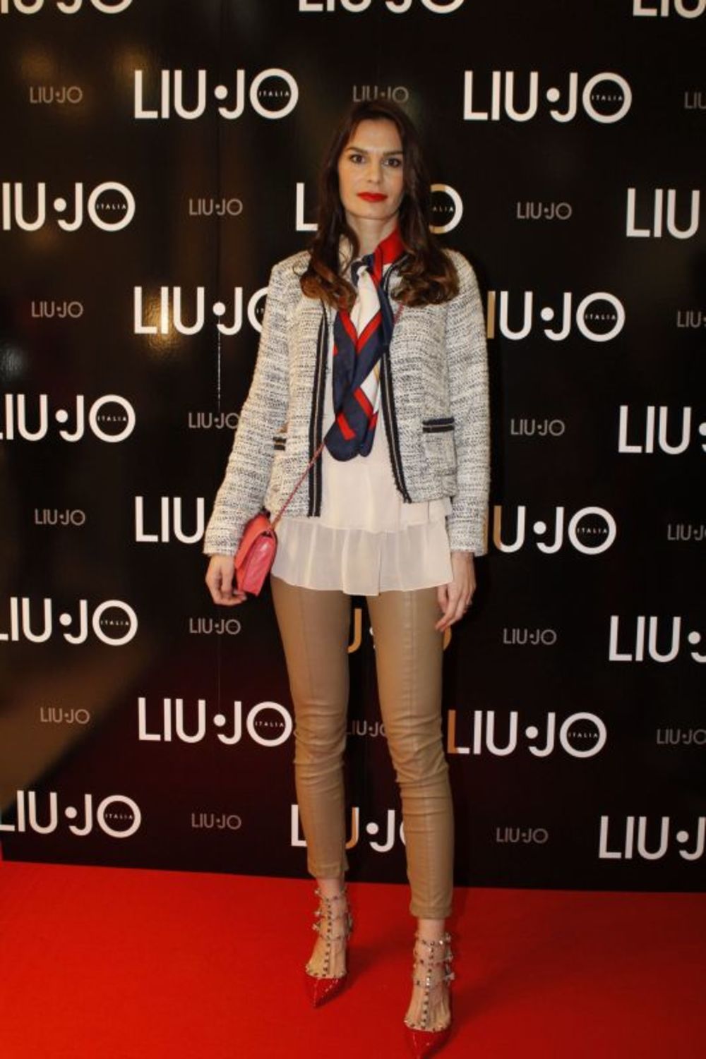 Beogradski Fashion Company nedavno je otvorio prodavnicu poznatog italijanskog brenda LIU JO, čije je zaštitno lice britanski supermodel Kejt Mos. Radnja se nalazi u poznatom shopping centru JOCKER mall i uređena je u skladu sa najmodernijim standardima. Na sv