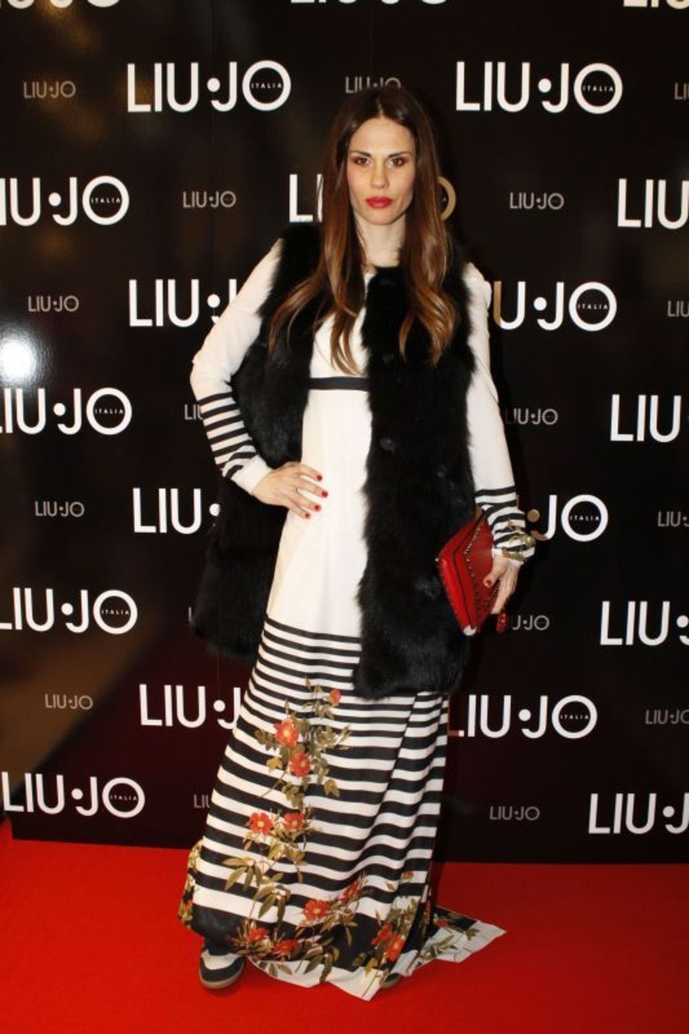 Beogradski Fashion Company nedavno je otvorio prodavnicu poznatog italijanskog brenda LIU JO, čije je zaštitno lice britanski supermodel Kejt Mos. Radnja se nalazi u poznatom shopping centru JOCKER mall i uređena je u skladu sa najmodernijim standardima. Na sv