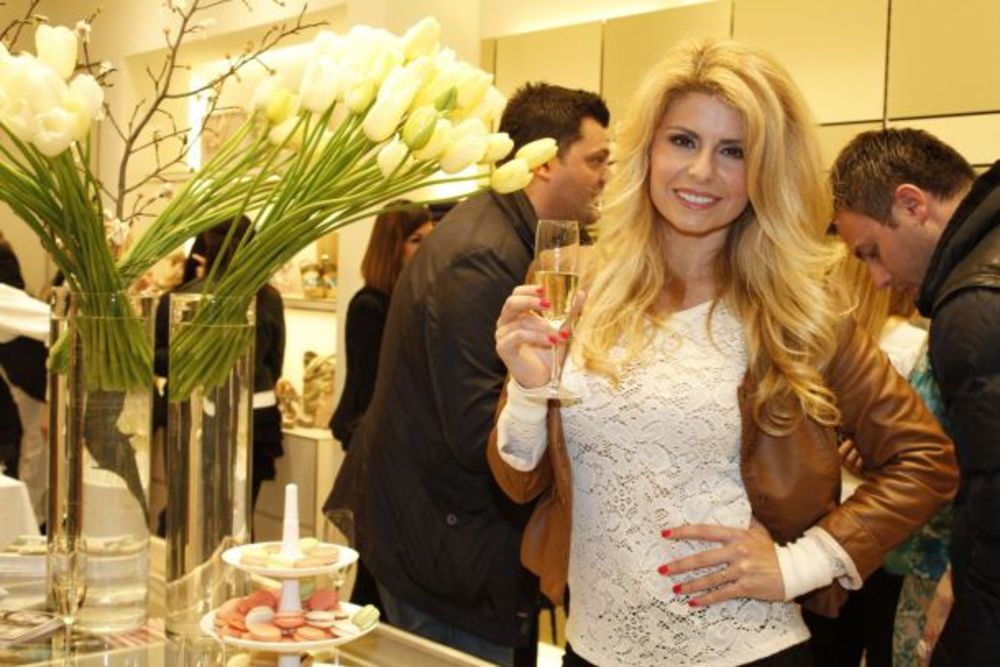 Beogradski Fashion Company nedavno je otvorio prodavnicu poznatog italijanskog brenda LIU JO, čije je zaštitno lice britanski supermodel Kejt Mos. Radnja se nalazi u poznatom shopping centru JOCKER mall i uređena je u skladu sa najmodernijim standardima. Na sv