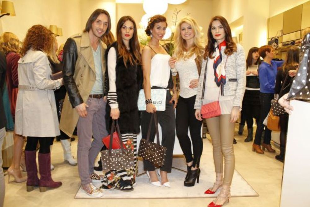 Beogradski Fashion Company nedavno je otvorio prodavnicu poznatog italijanskog brenda LIU JO, čije je zaštitno lice britanski supermodel Kejt Mos. Radnja se nalazi u poznatom shopping centru JOCKER mall i uređena je u skladu sa najmodernijim standardima. Na sv