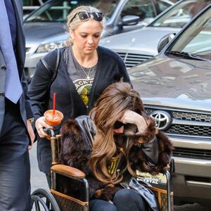 Lejdi Gaga izašla iz invalidskih kolica