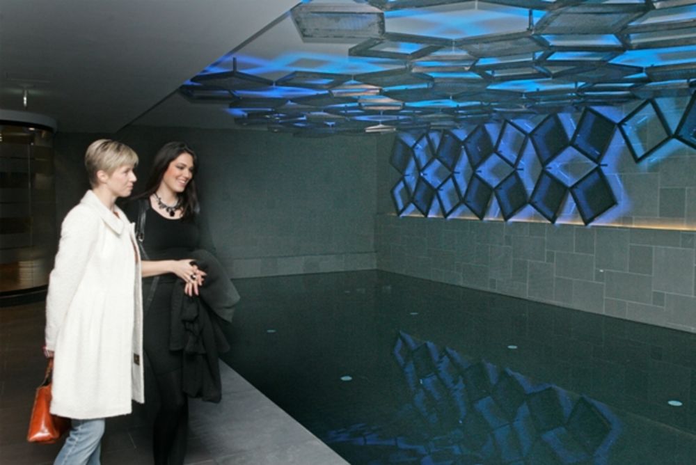 U četvrtak 11.04.2013. u hotelu Metropol održano je svečano otvaranje Hermes Spa Centra, jednog od najlepših spa centara u Beogradu, lociran u samom centru grada, sa pogledom na tašmajdanski park. Prostire se na 1200 m2 i u svom sklopu sadrži 25m dugačak bazen