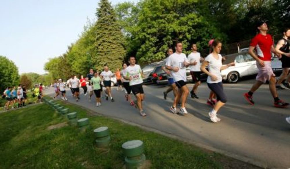 adidas Run and FUN ekipa uživala u još jednom treningu na Adi Ciganliji! Funneri, Fitteri i Weight loss ekipa ponovo su zajedno trčali nakon Beogradskog maratona, i pokazali kako ih i dalje drži takmičarski duh i isti cilj, da završe svoju trku!