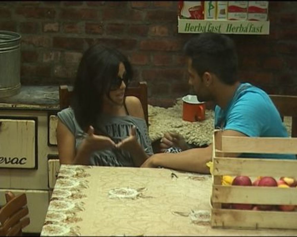 Protekli dan na Farmi definitivno je obeležila žestoka svađa između Stanije i Zorice Marković, nakon čega je folk pevačica diskvalifikovana iz daljeg nadmetanja. Dan je počeo ogovaranjima, zatim su usledili sastanci, a vi imate priliku da pročitate celokupan p