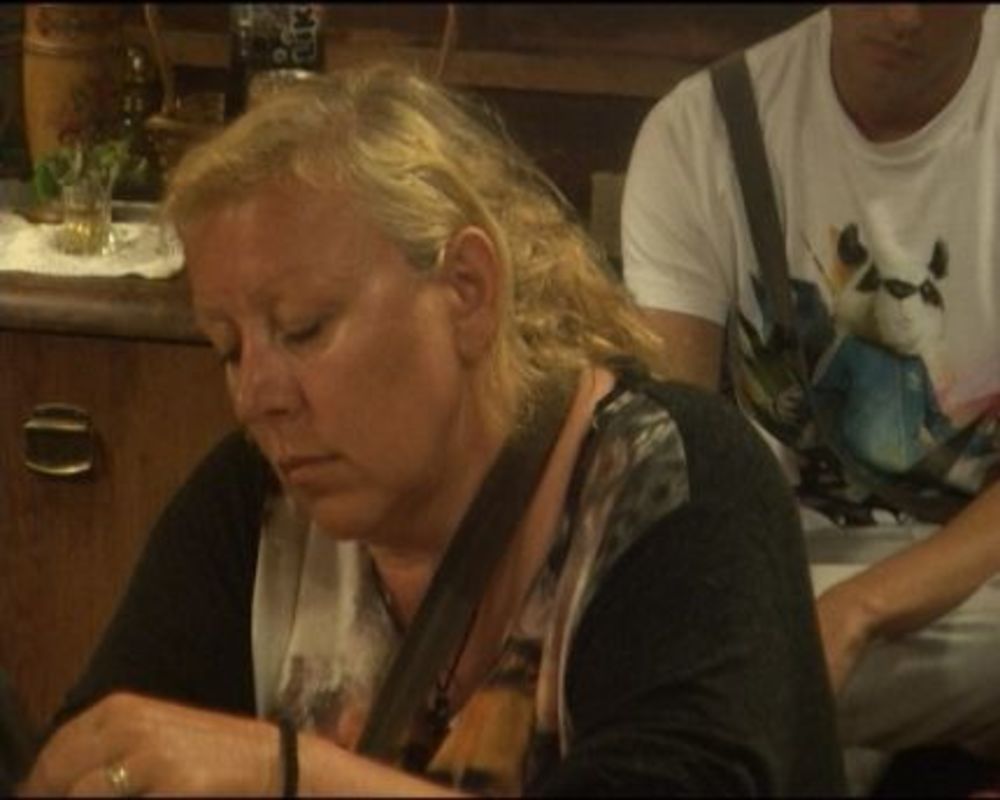 Protekli dan na Farmi definitivno je obeležila žestoka svađa između Stanije i Zorice Marković, nakon čega je folk pevačica diskvalifikovana iz daljeg nadmetanja. Dan je počeo ogovaranjima, zatim su usledili sastanci, a vi imate priliku da pročitate celokupan p