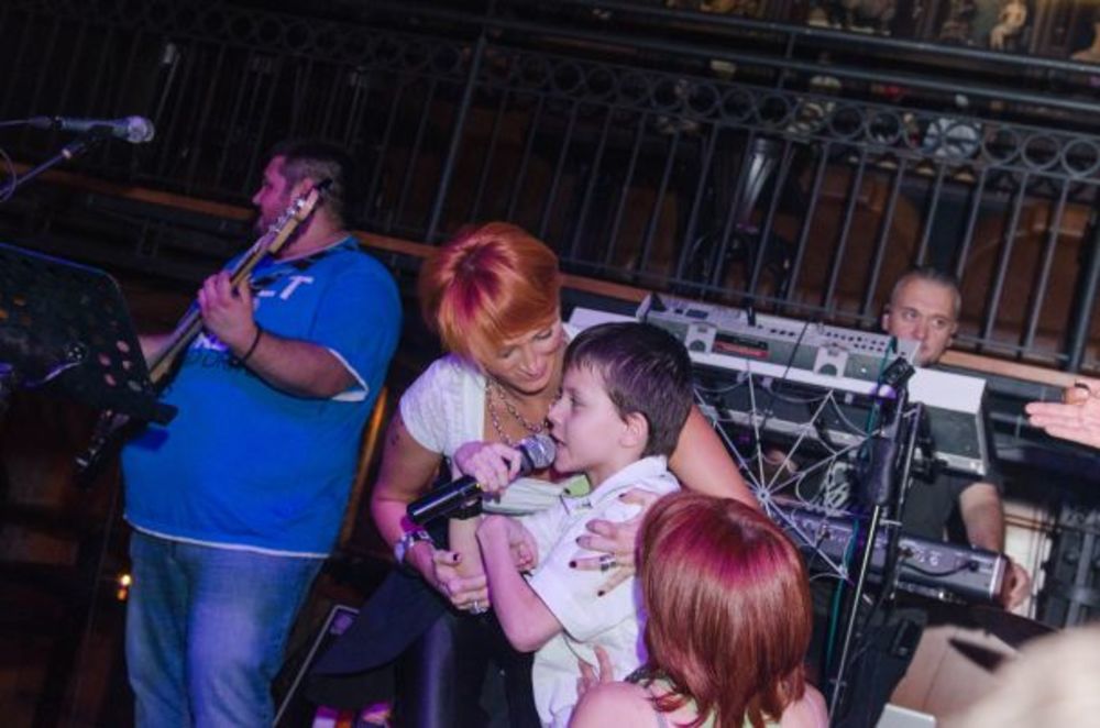 Brojne poznate ličnosti podržale su dobrotvornu akciju koja se 13.maja održala u organizaciji kluba Kasine Beograd, sa ciljem prikupljanja novca za šestogodišnjeg Kostu Vasiljevića, koji boluje od cerbralne paralize. Na veliko zadovoljstvo organizatora odazval